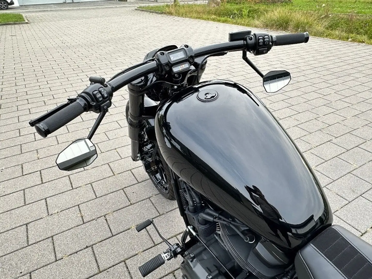 Harley-Davidson Breakout Noir - 1