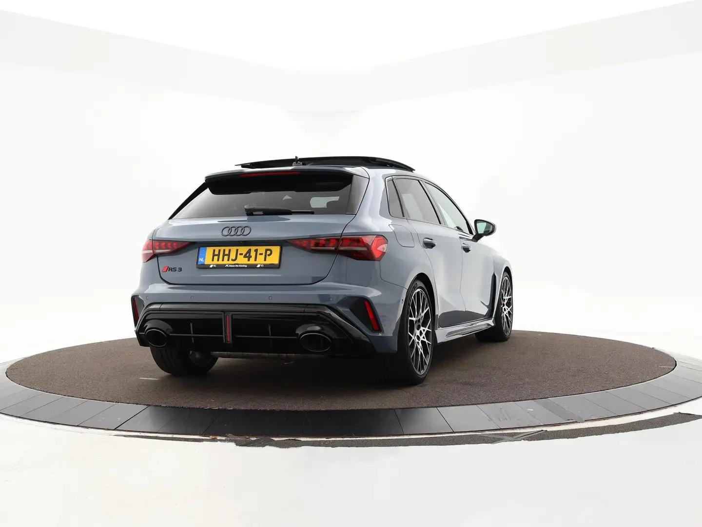 Audi RS3 Sportback 2.5 TFSI quattro 400 PK · Topsnelheid 28 Grijs - 2