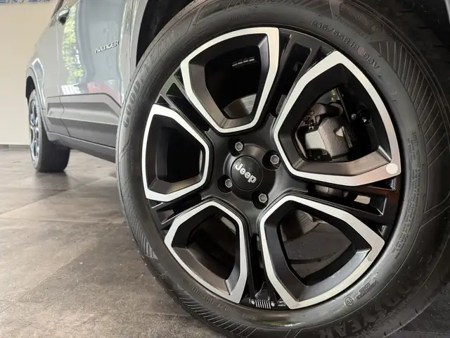 Jeep Avenger view 4