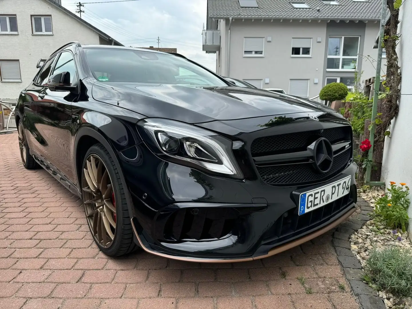 Mercedes-Benz GLA 45 AMG 4MATIC Night, AERO, Perf.Sitze/AGA, Voll* Schwarz - 1