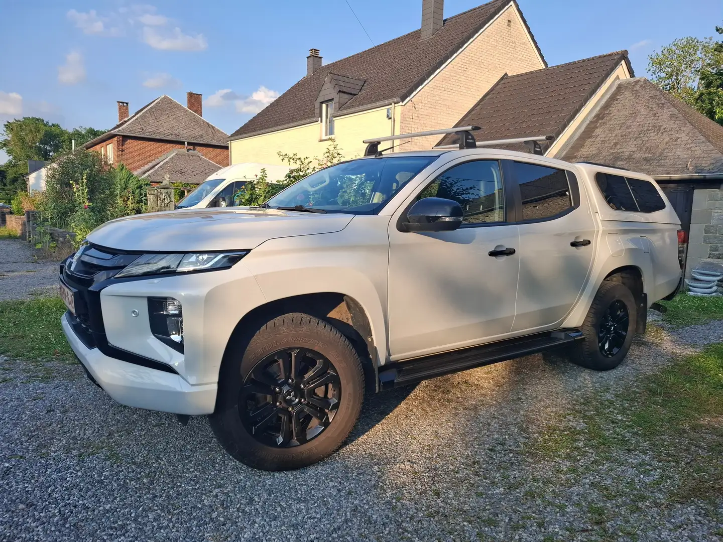 Mitsubishi L200 2.3 DI-D 4WD-II Instyle Edit.One(EU6d-T) Белый - 2
