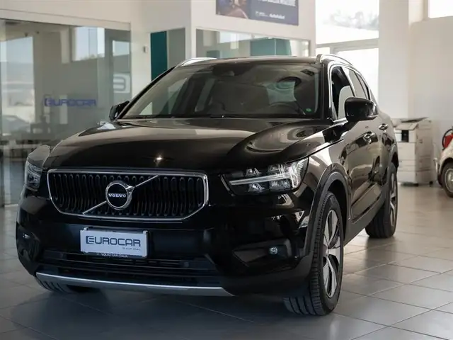 Volvo XC40 Momentum Pro 2WD 2.0 150cv 36 mesi garanzia