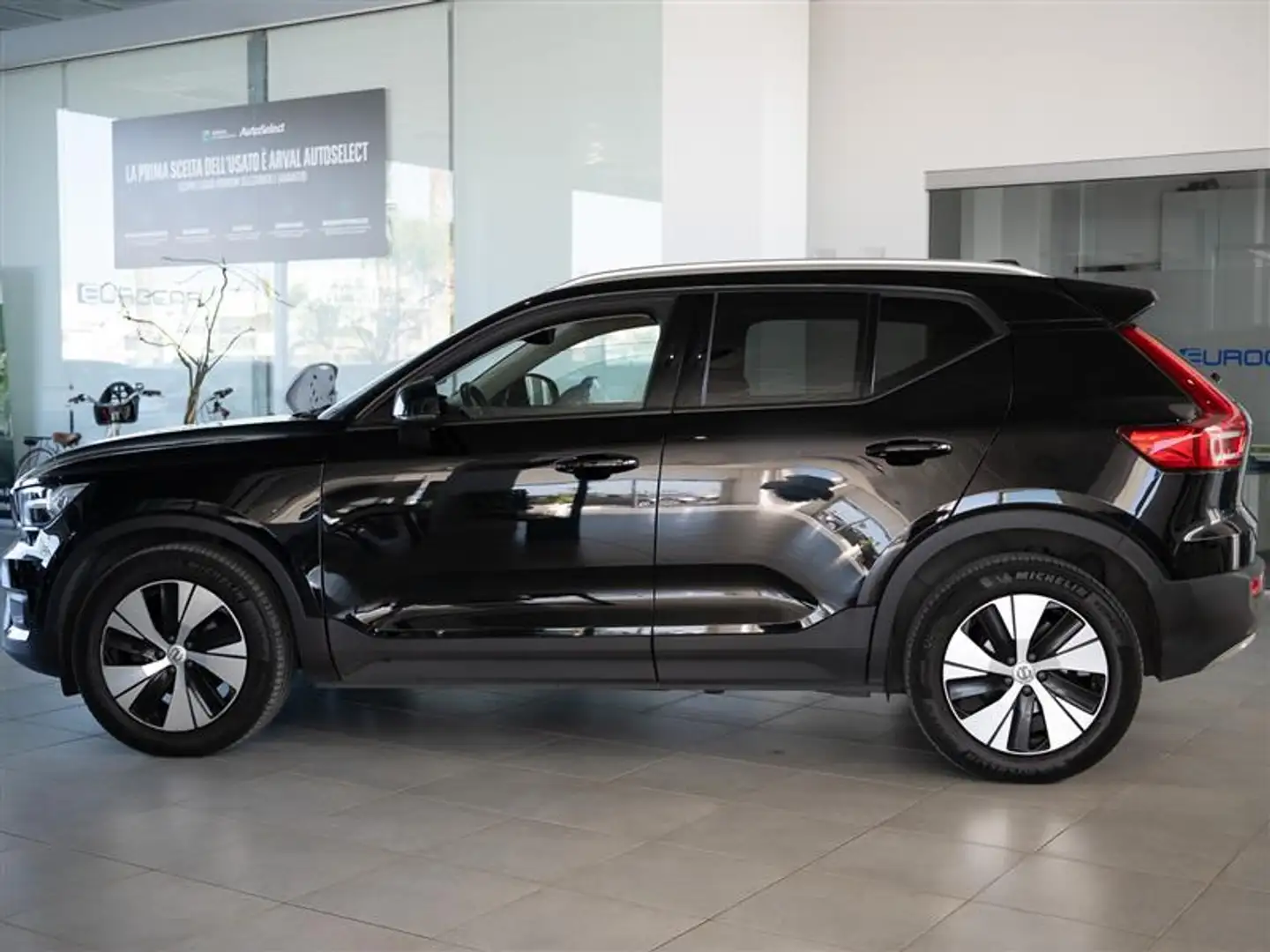 Volvo XC40 Momentum Pro 2WD 2.0 150cv 36 mesi garanzia Noir - 2