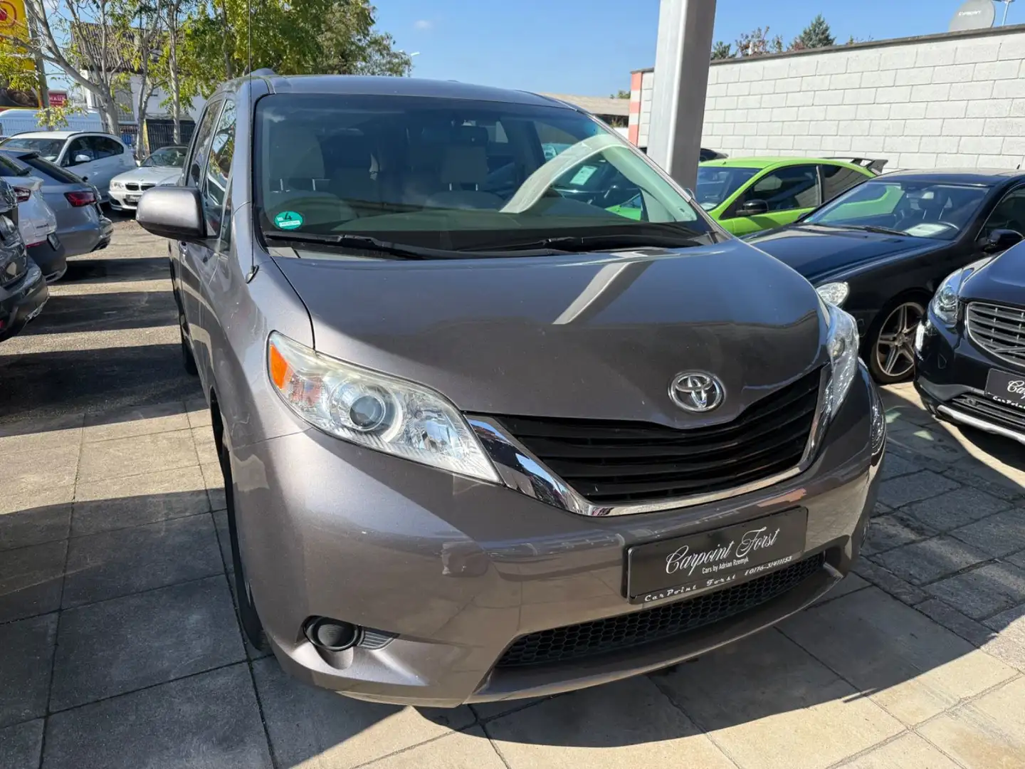 Toyota Sienna 2.Hand, Automatik, 8 Sitzer, AHK, uvm. Grigio - 2