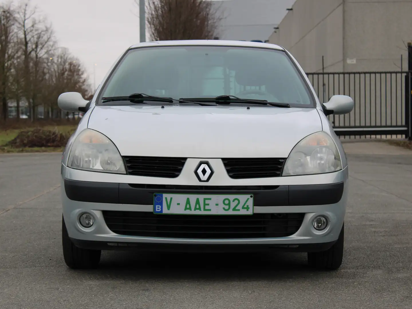 Renault Clio Clio 1.2i 16v Authentique Silber - 2