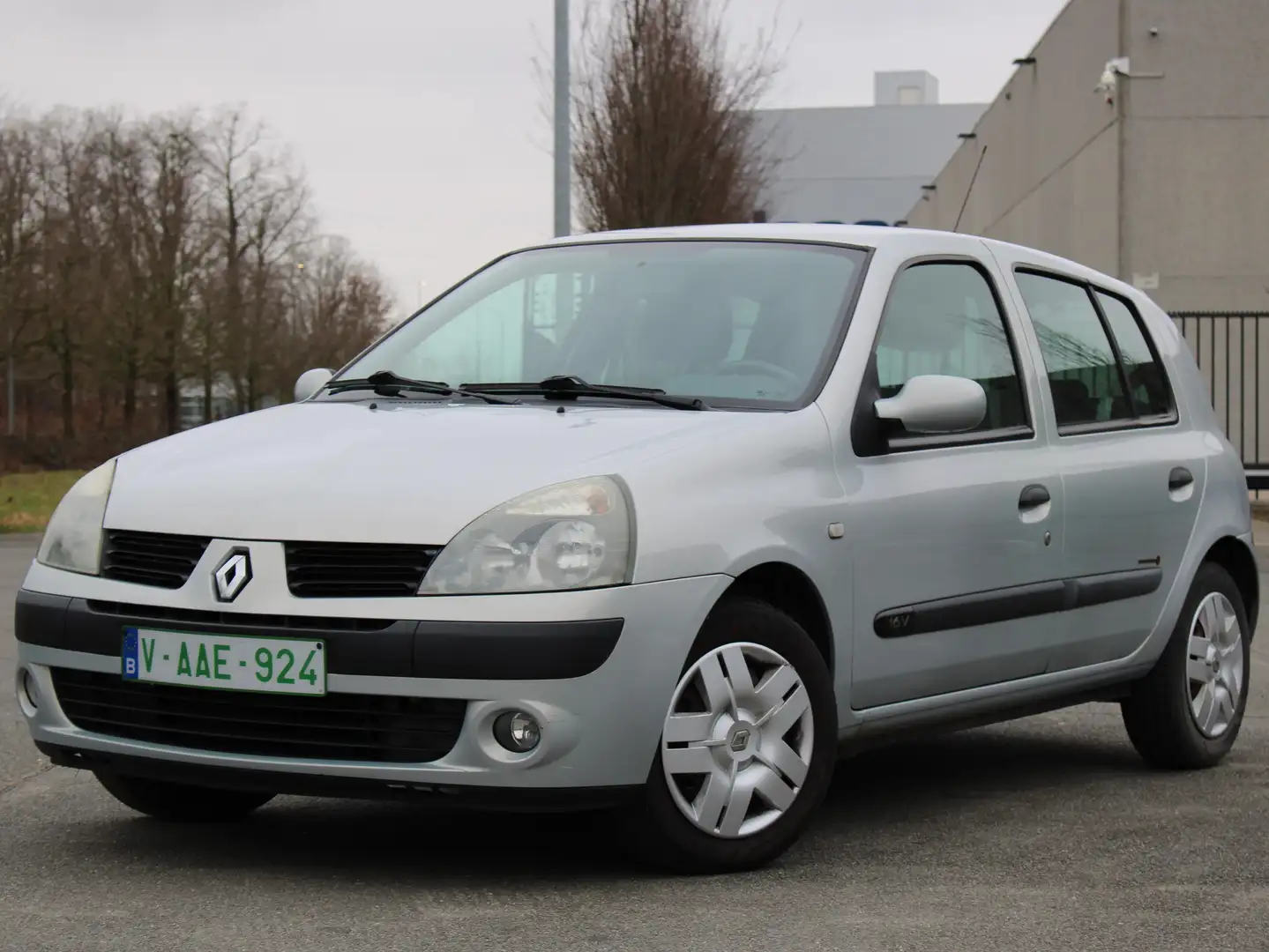 Renault Clio Clio 1.2i 16v Authentique Silber - 1