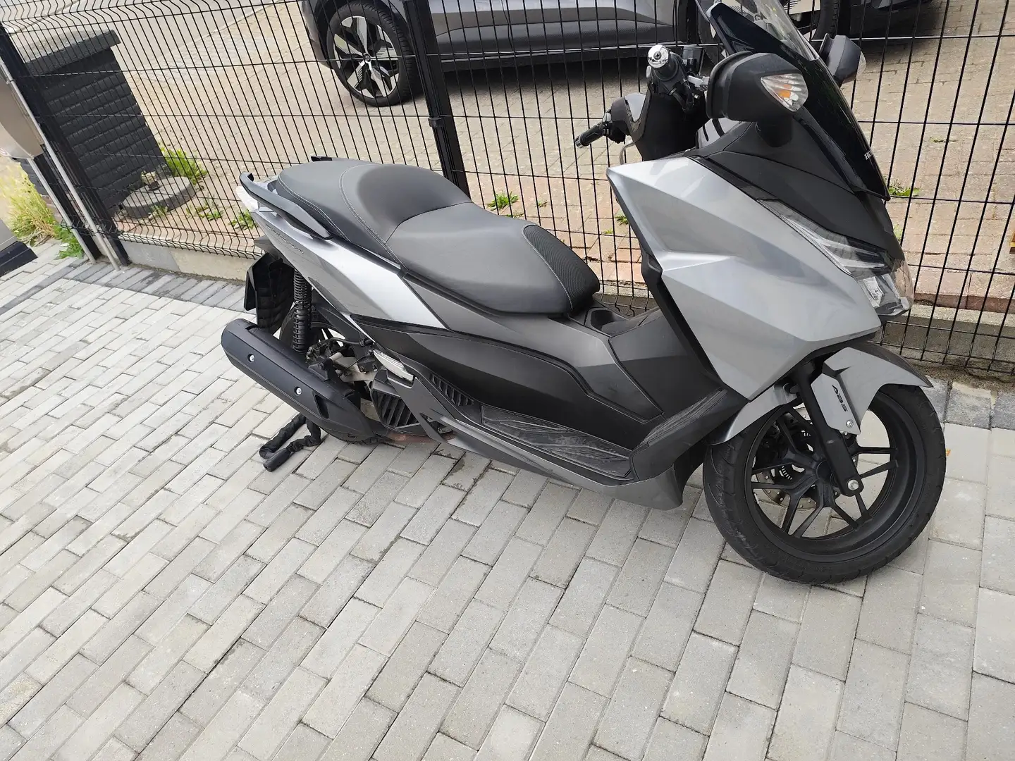 Honda Forza 125 Gris - 2