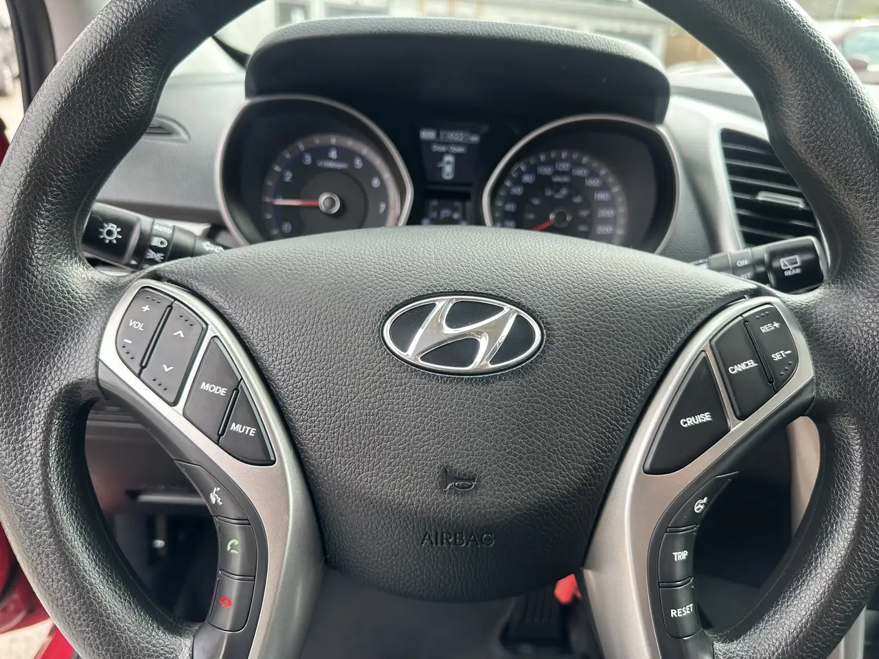 Hyundai ELANTRA снимка Hyundai ELANTRA
