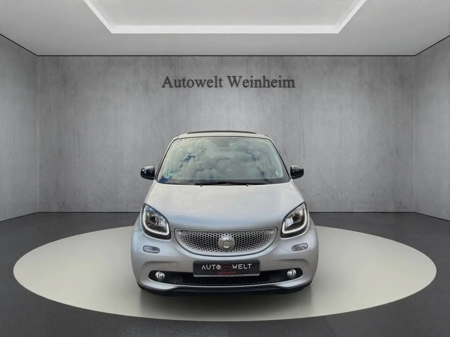 smart forFour FORFOUR°52kW°PANO°SHZ°PDC°NAV°TEMPOMAT°NUR47TKM° Silber - 2