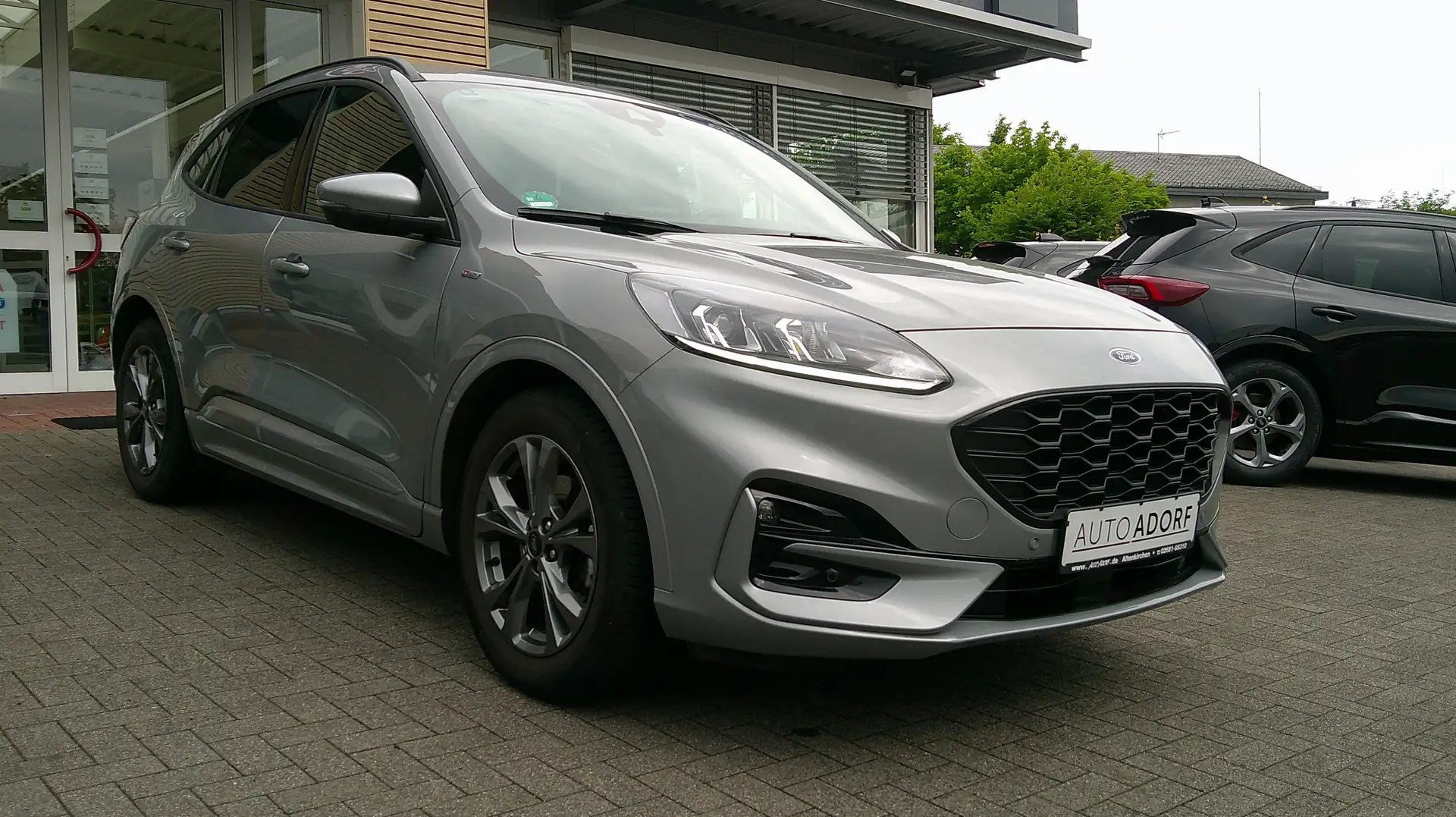 Ford Kuga Kuga 1.5 EcoBoost ST-LINE 6-Gang Plateado - 1