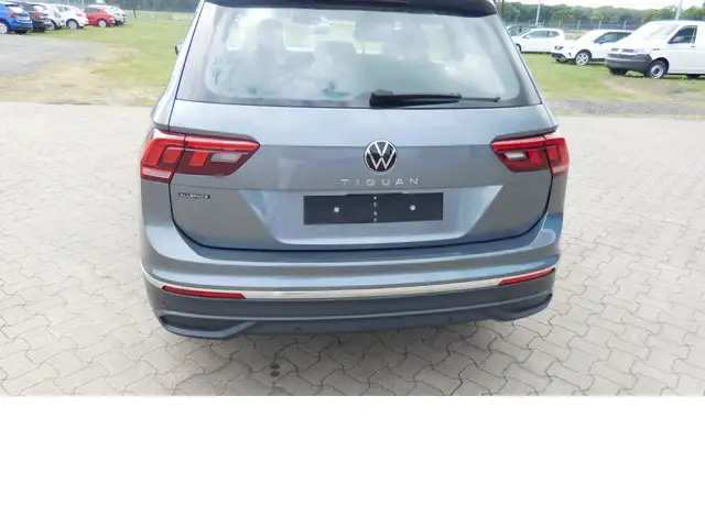 Volkswagen Tiguan Allspace view 3