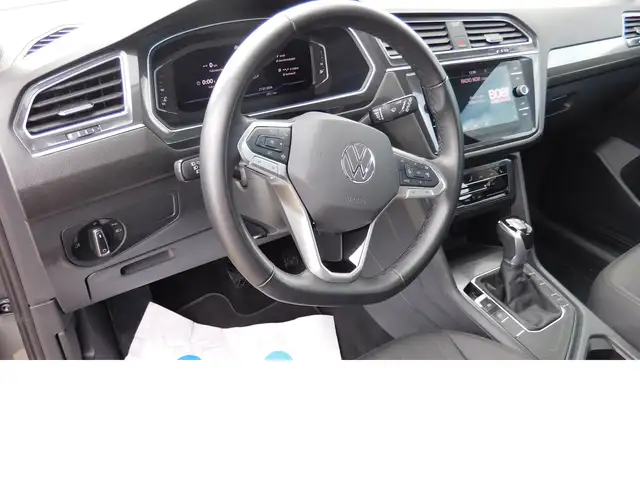 Volkswagen Tiguan Allspace view 10