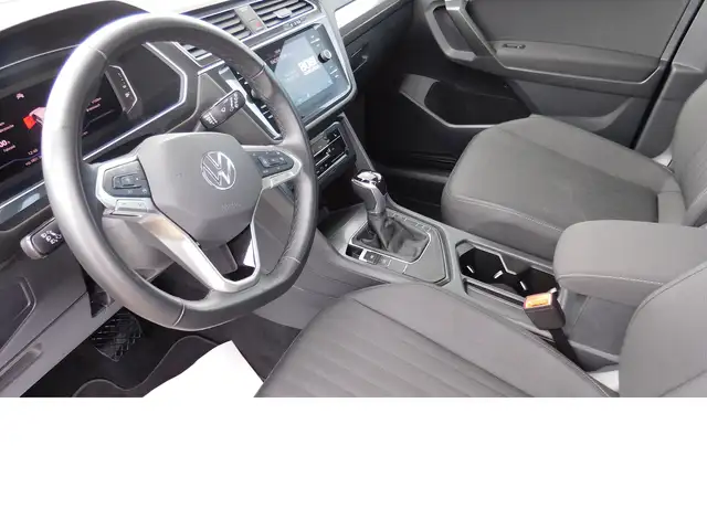Volkswagen Tiguan Allspace view 9