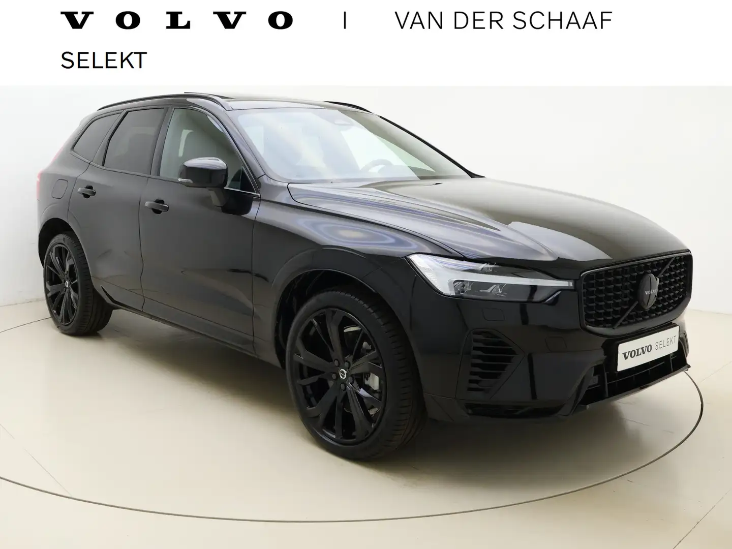 Volvo XC60 T6 350PK AWD Plus Black Edition / Panorama dak / H Zwart - 1
