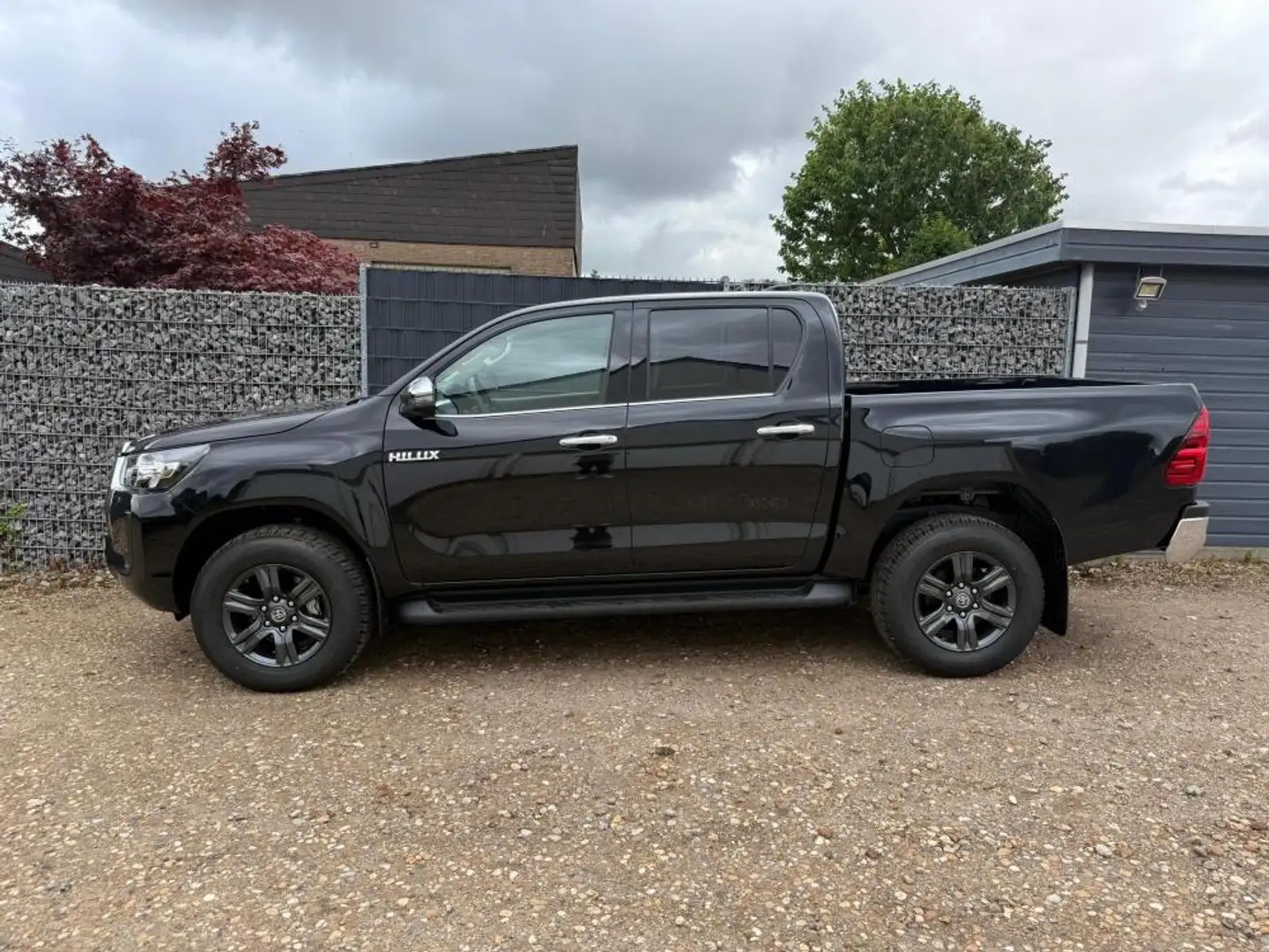 Toyota Hilux Double Cab 2.8 48V AT Leder APP SHZ CAM 150 kW ... Schwarz - 2