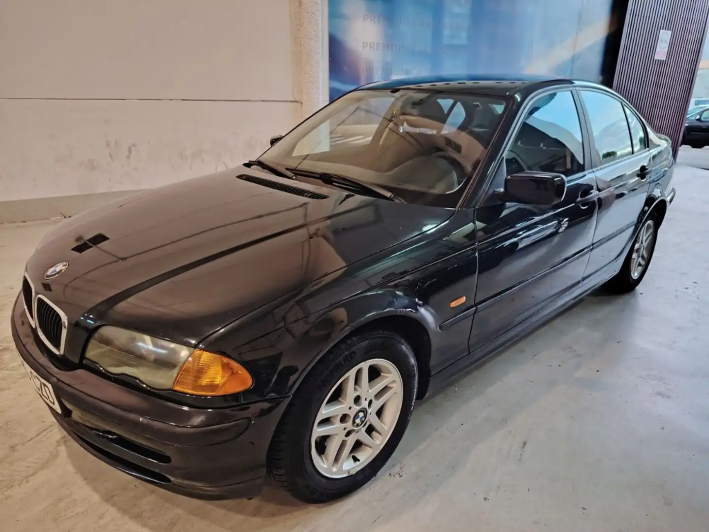 BMW 320 320d Schwarz - 1