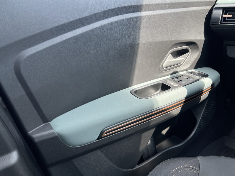 Dacia Jogger ECO-G 120 auto Extreme 5-S SHZ+LKHZ+Carplay — photo 13