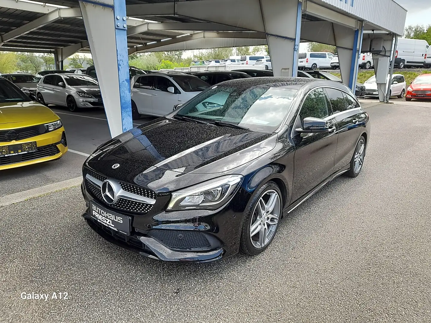 Mercedes-Benz CLA 200 CDI d Shooting Brake AMG Line Schwarz - 1