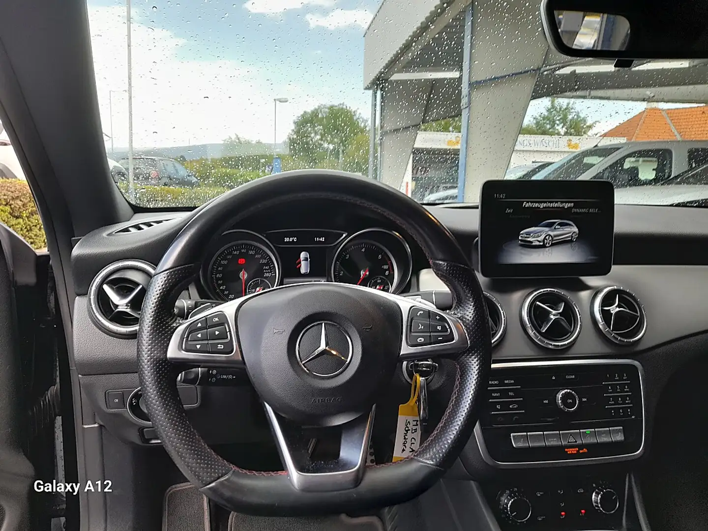 Mercedes-Benz CLA 200 CDI d Shooting Brake AMG Line Schwarz - 2