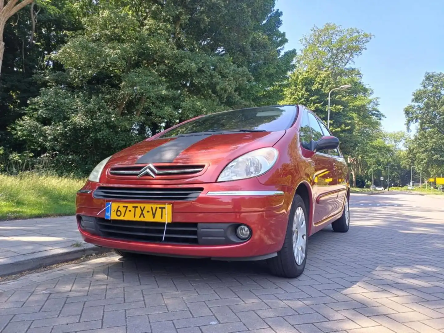 Citroen Xsara Picasso 1.6i-16V Caractère Rood - 2