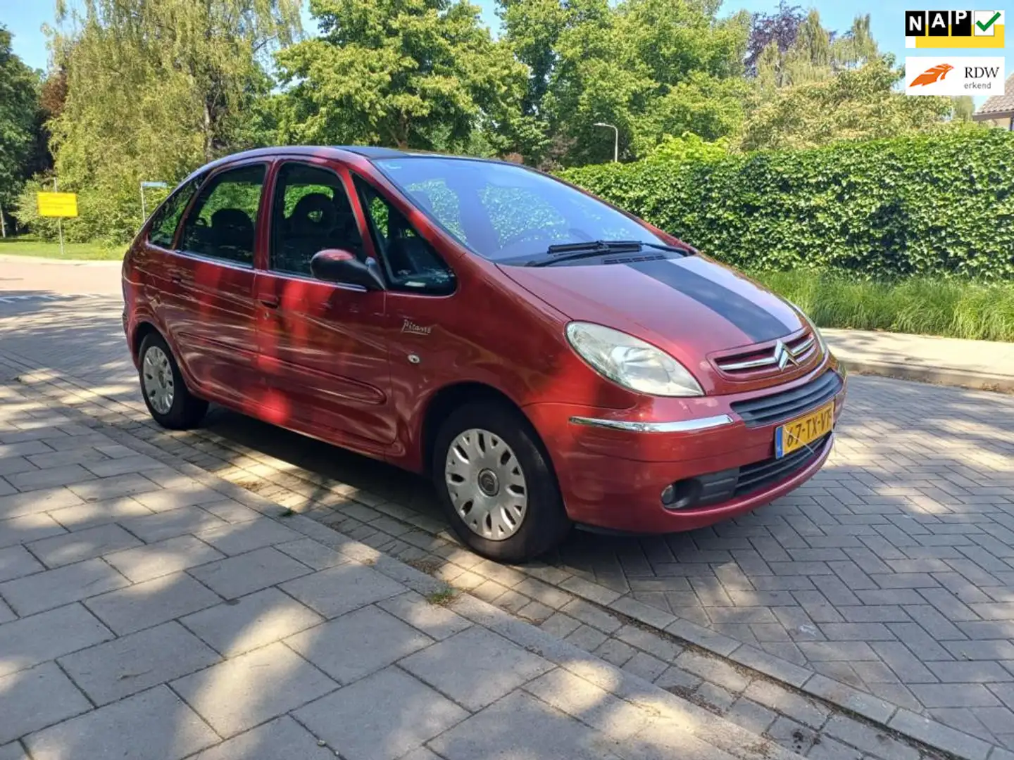Citroen Xsara Picasso 1.6i-16V Caractère Rood - 1