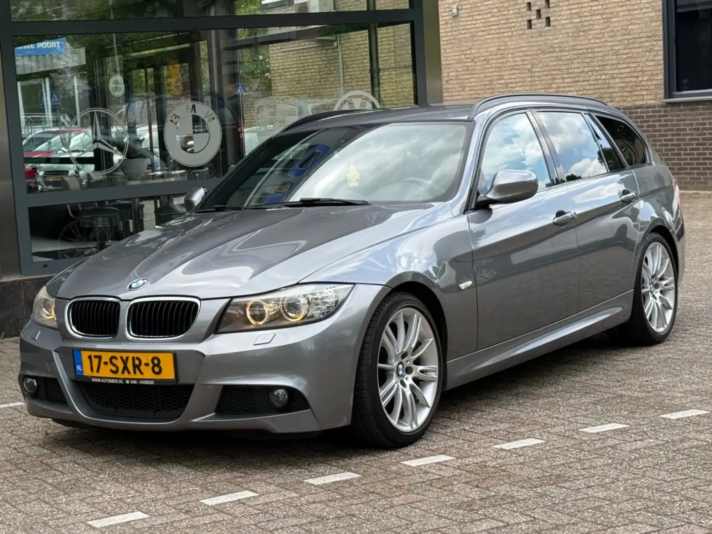 BMW 318 318I Corporate Lease Business Line M-Sport Grijs - 2