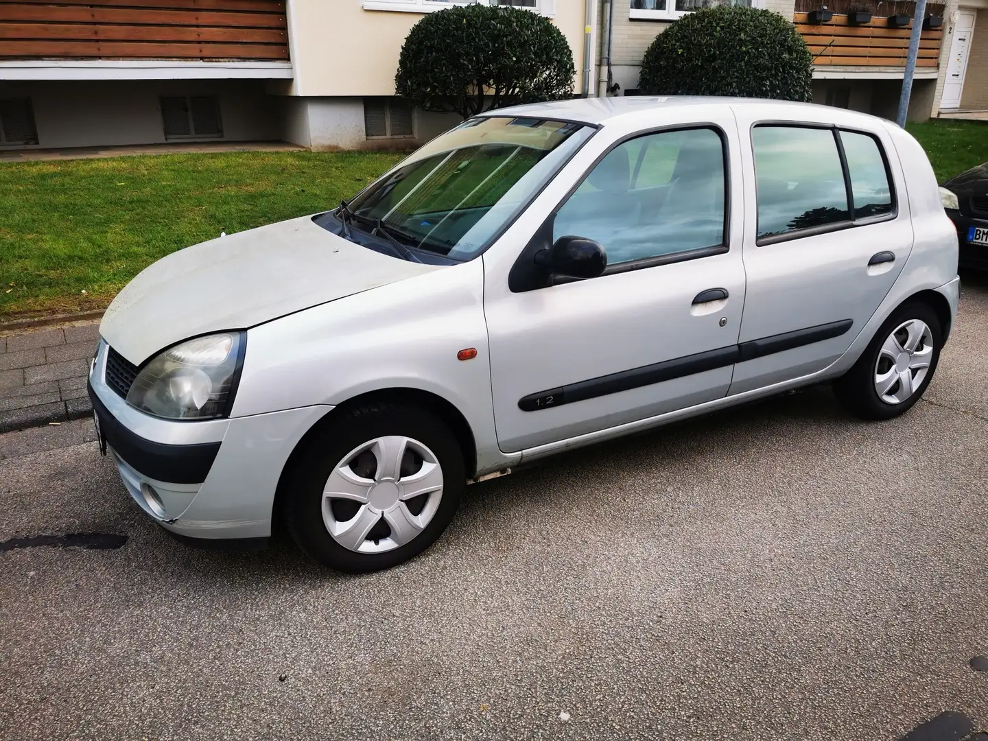 Renault Clio Silber - 1