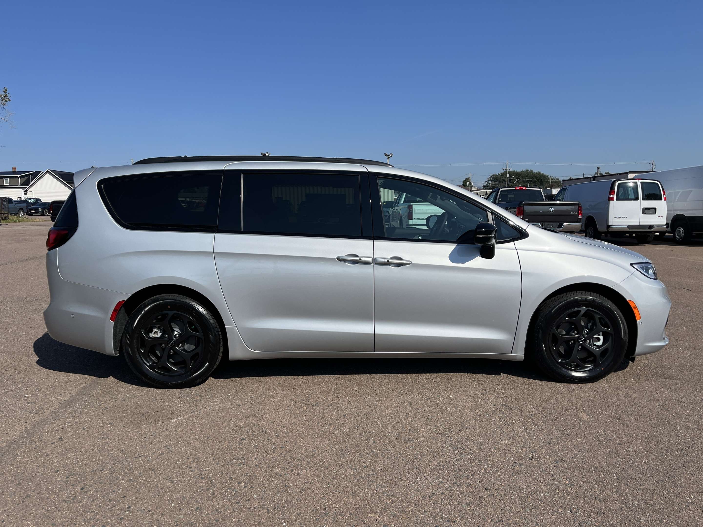 2024 Chrysler Pacifica Hybrid