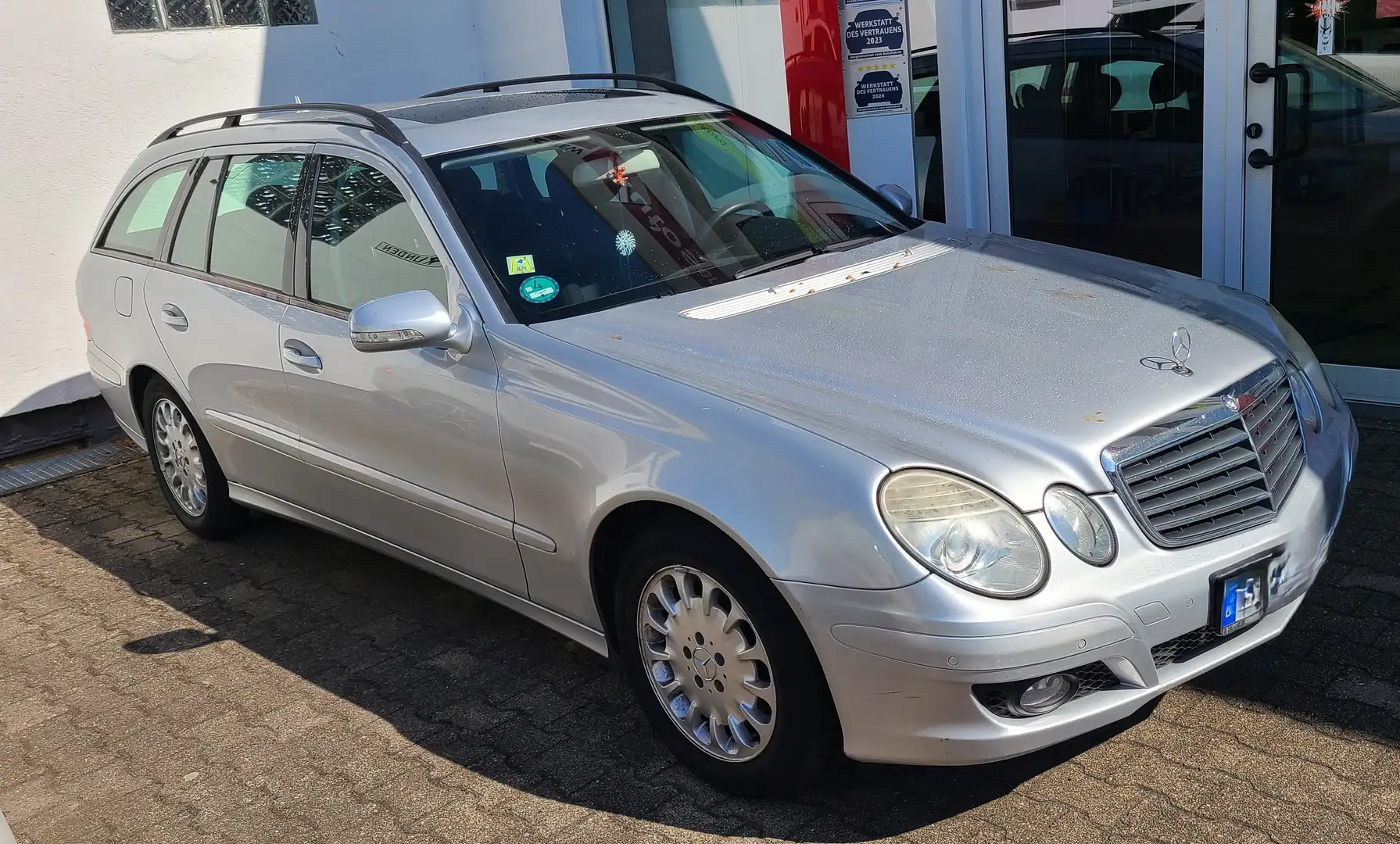 Mercedes-Benz E 220 E 220 T CDI Automatik Classic DPF Silber - 2