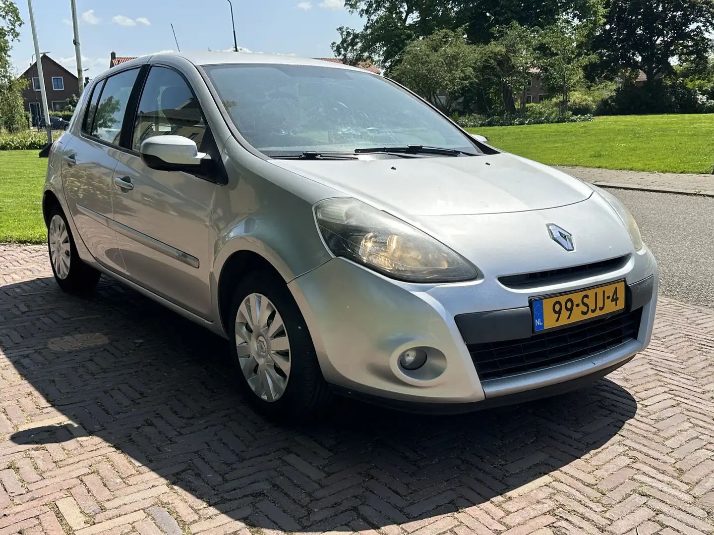 Renault Clio 1.2 Collection 5 deurs * NAP * NL auto Grijs - 2