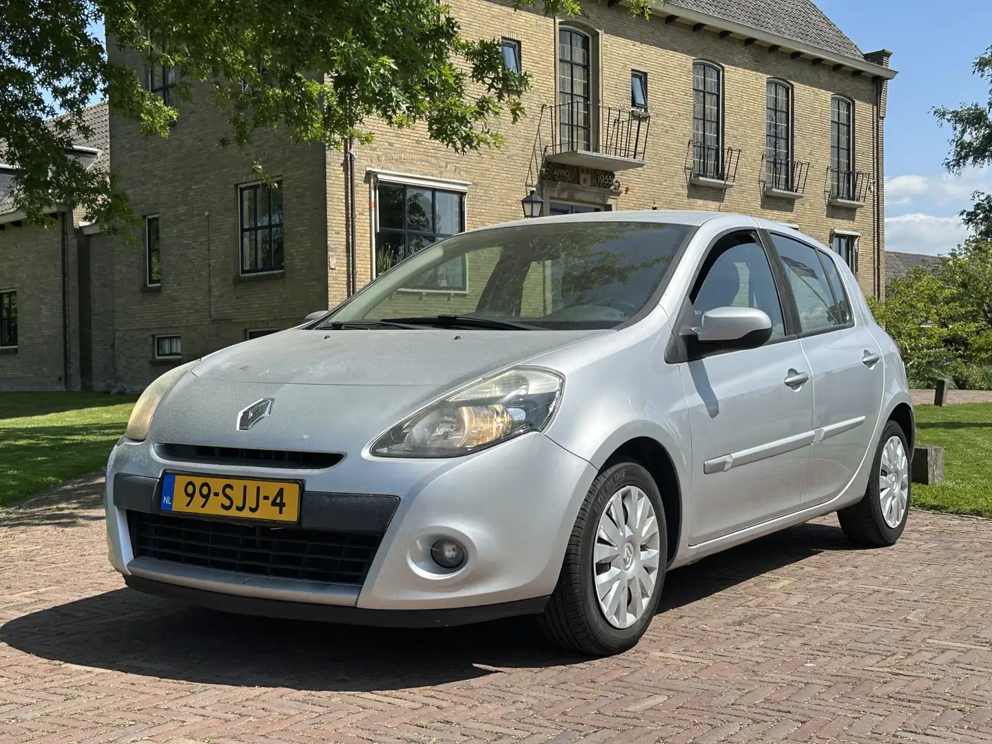 Renault Clio 1.2 Collection 5 deurs * NAP * NL auto Grijs - 1