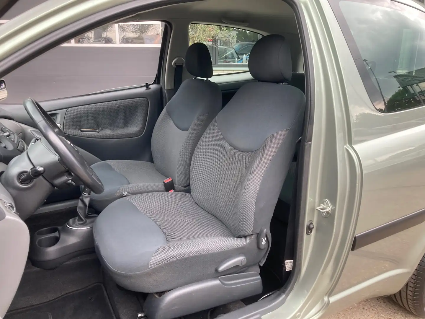 Toyota Yaris 1.3 VVT-i Sol 127000 KM ZEER LEUKE AUTO Vert - 2
