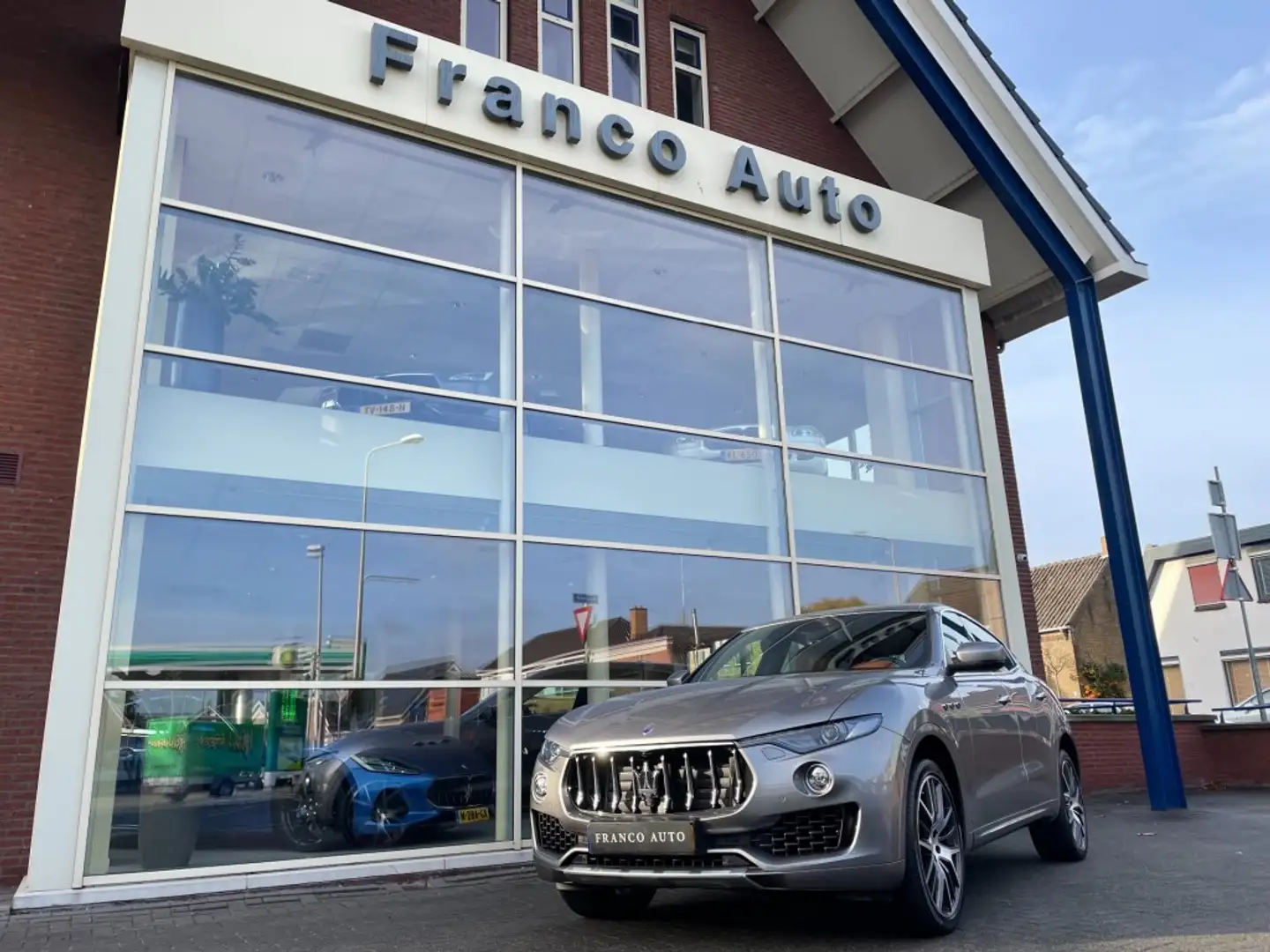 Maserati Levante Zegna Gris - 1
