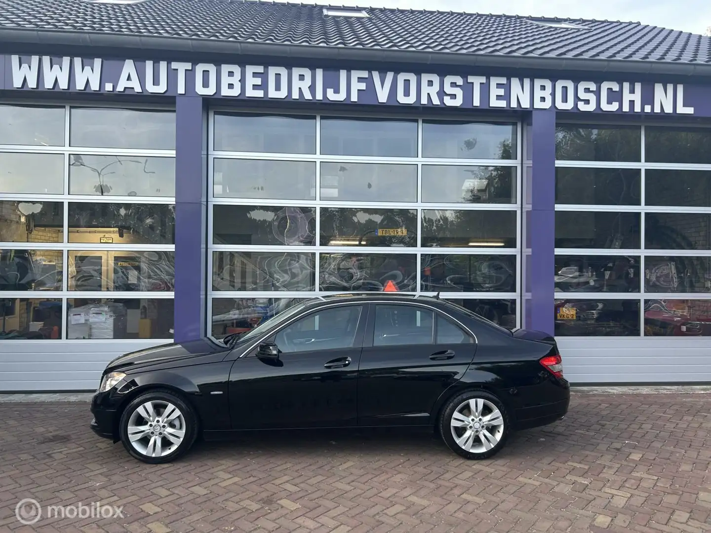 Mercedes-Benz C 180 CGI BlueEFFICIENCY * AUTOMAAT AIRCO * Zwart - 2