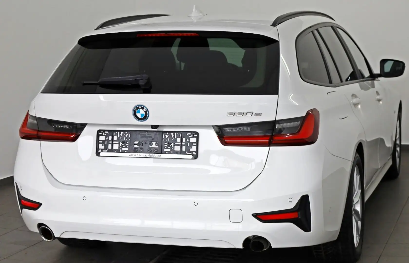 BMW 330 e Advantage T.,Navi,Leder,LED,SH,Kamera,SR+WR Weiß - 2