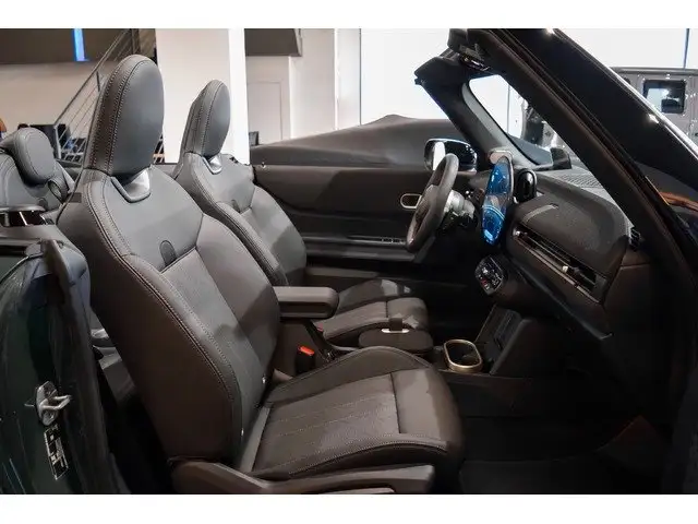 MINI Convertible view 8