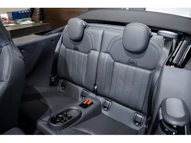 MINI Convertible view 11