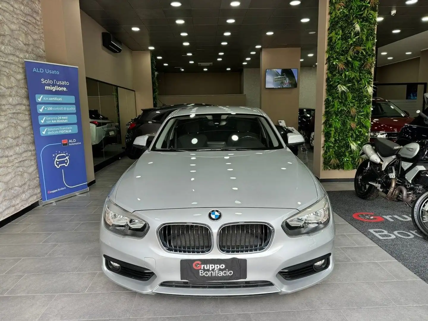 BMW 118 118d 5p Advantage auto Silber - 2