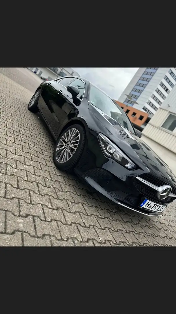 Mercedes-Benz CLA 200 7G-DCT Negru - 1