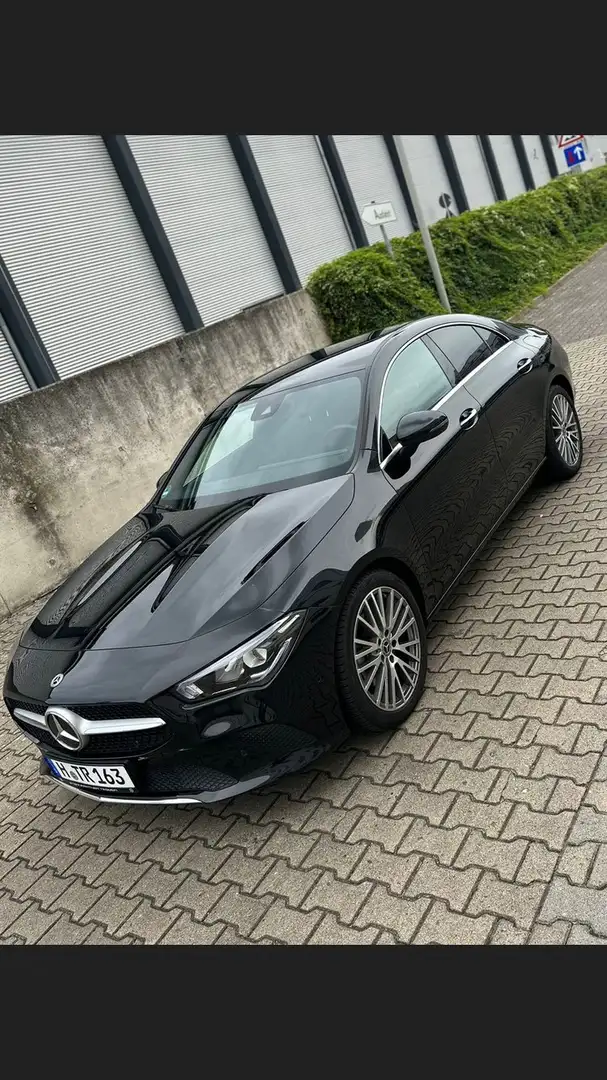 Mercedes-Benz CLA 200 7G-DCT Schwarz - 2