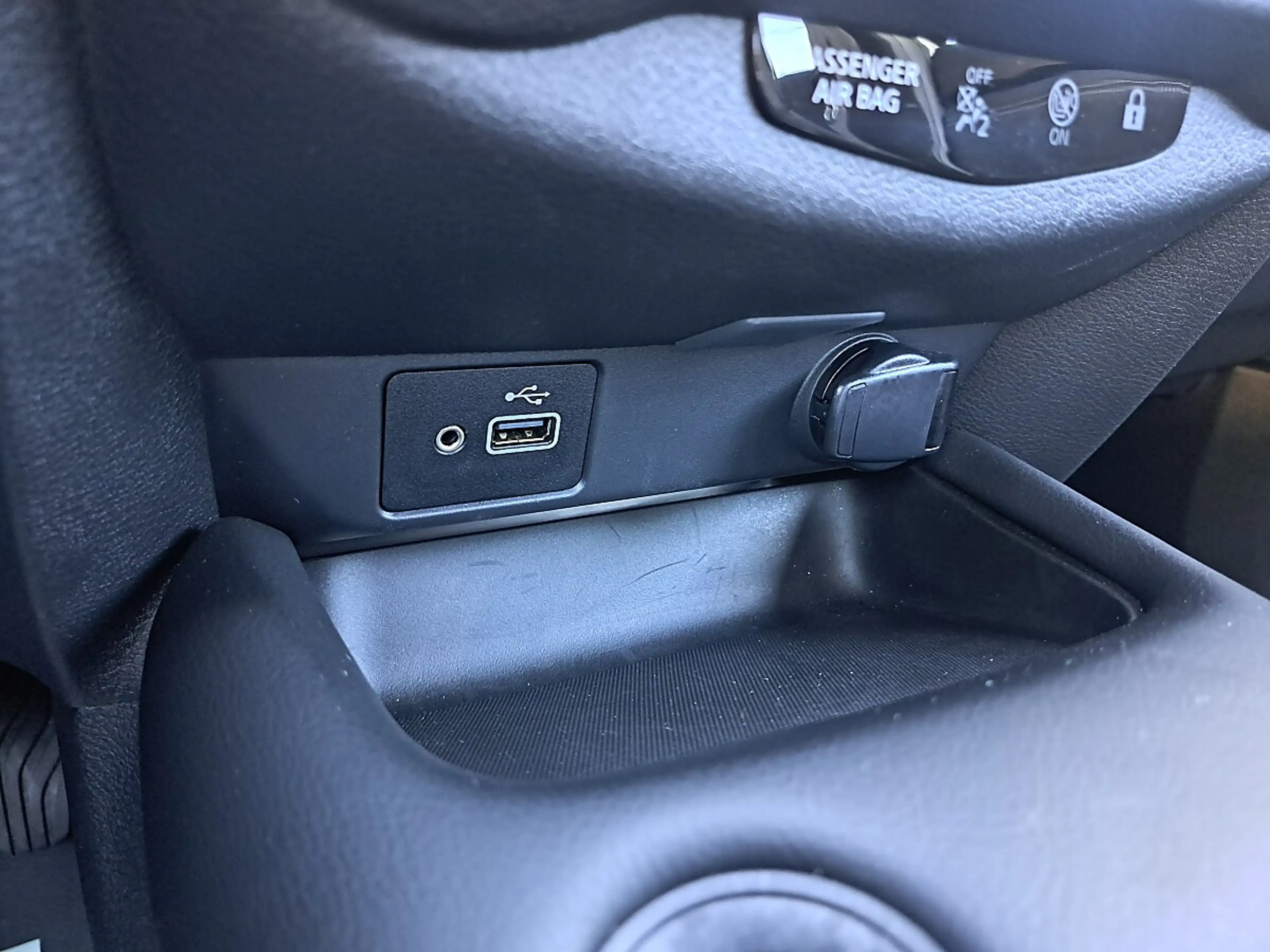 Nissan Juke 1,6 Hybrid N-Connecta 4AMT Aut. — photo 28