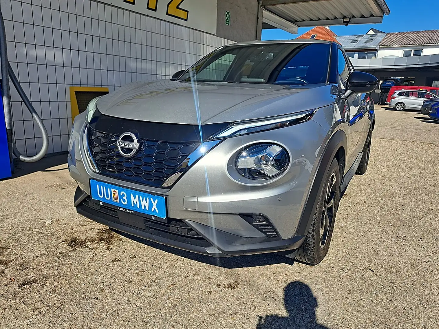 Nissan Juke 1,6 Hybrid N-Connecta 4AMT Aut. Grau - 2