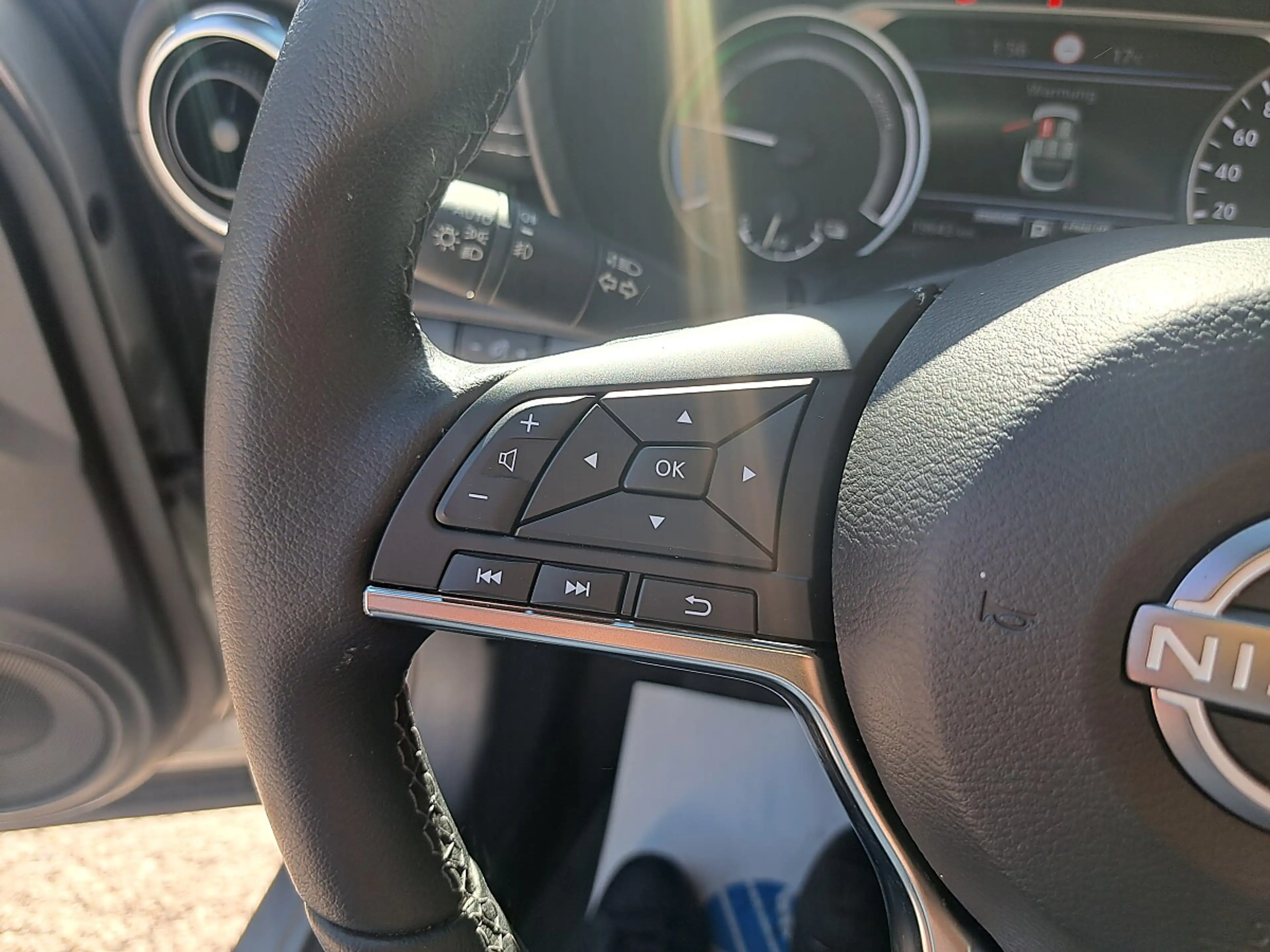 Nissan Juke 1,6 Hybrid N-Connecta 4AMT Aut. — photo 21