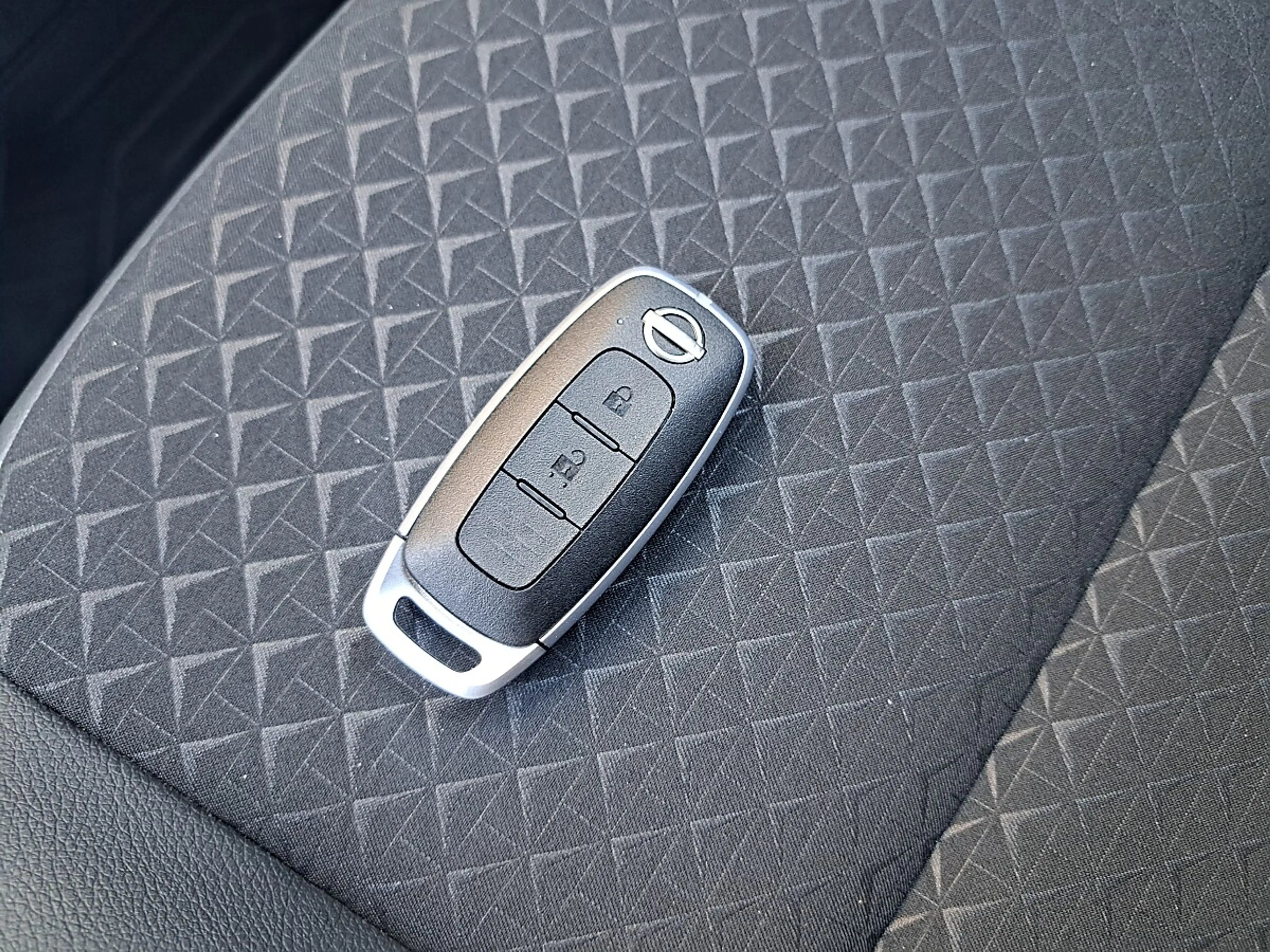 Nissan Juke 1,6 Hybrid N-Connecta 4AMT Aut. — photo 31