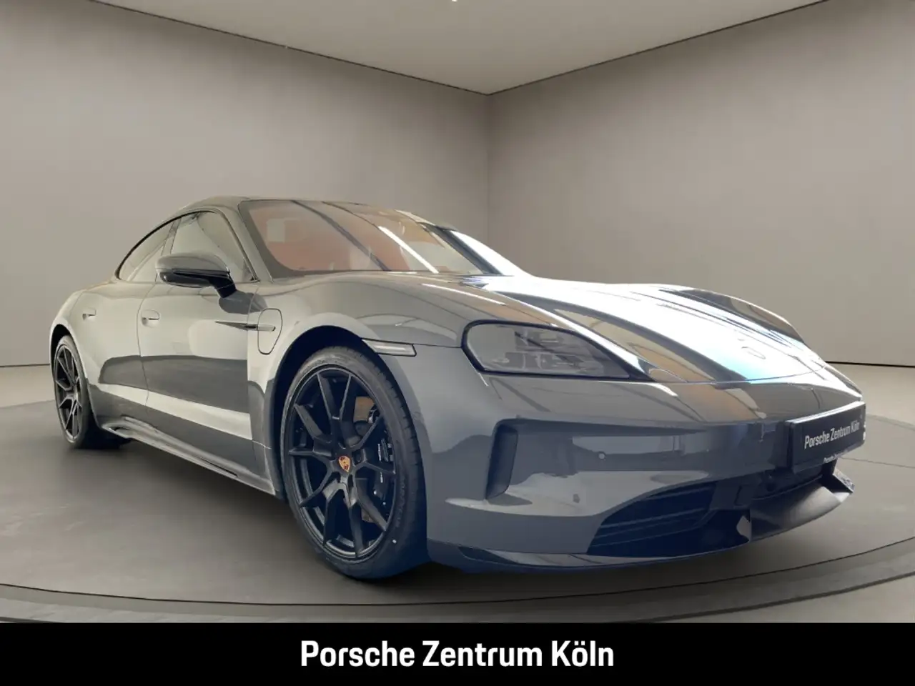 Porsche Taycan GTS HA-Lenkung InnoDrive Soft-Close 7