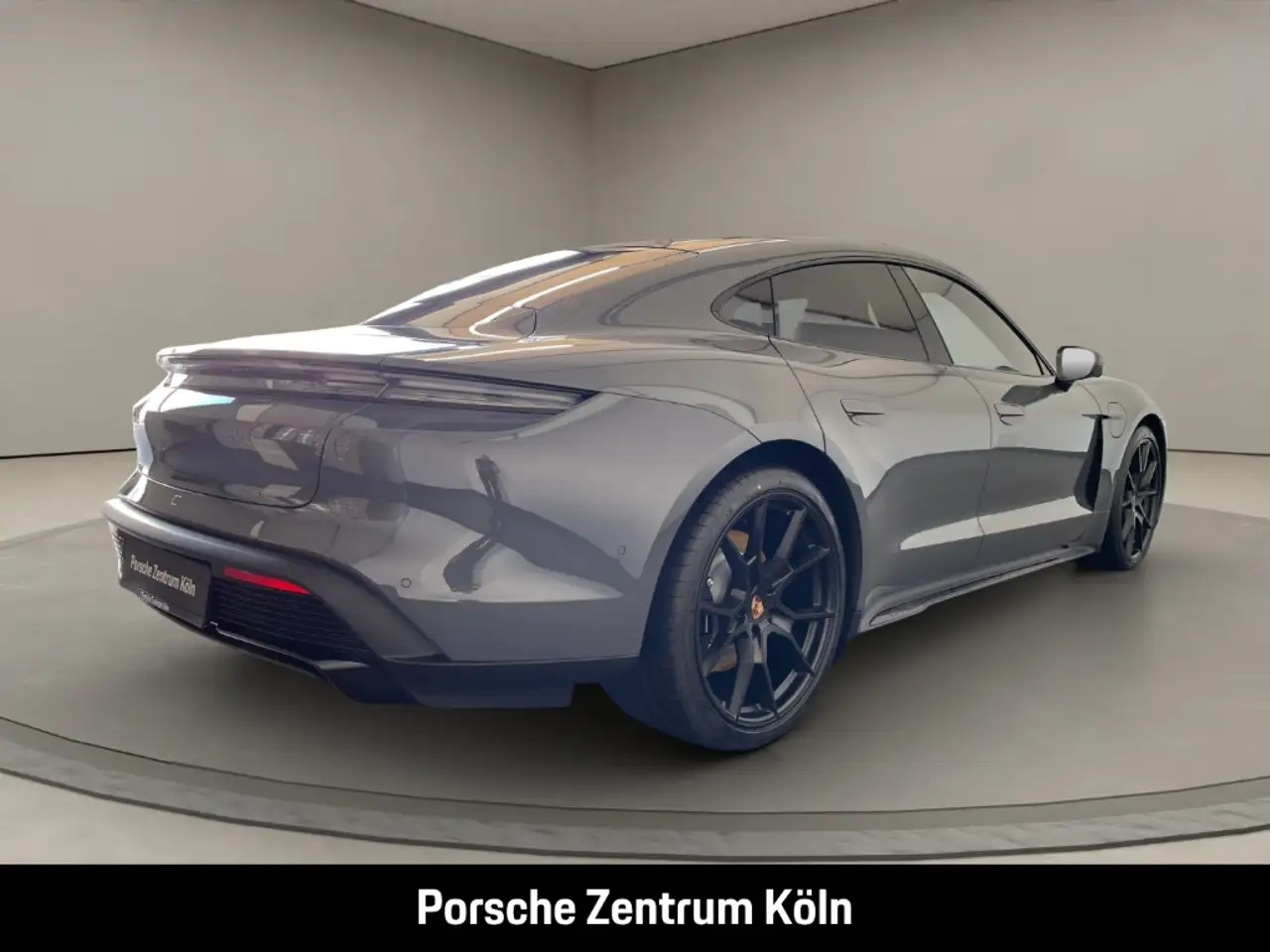 Porsche Taycan GTS HA-Lenkung InnoDrive Soft-Close 5