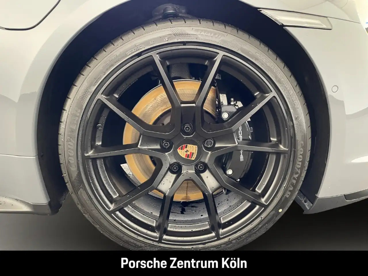 Porsche Taycan GTS HA-Lenkung InnoDrive Soft-Close 12