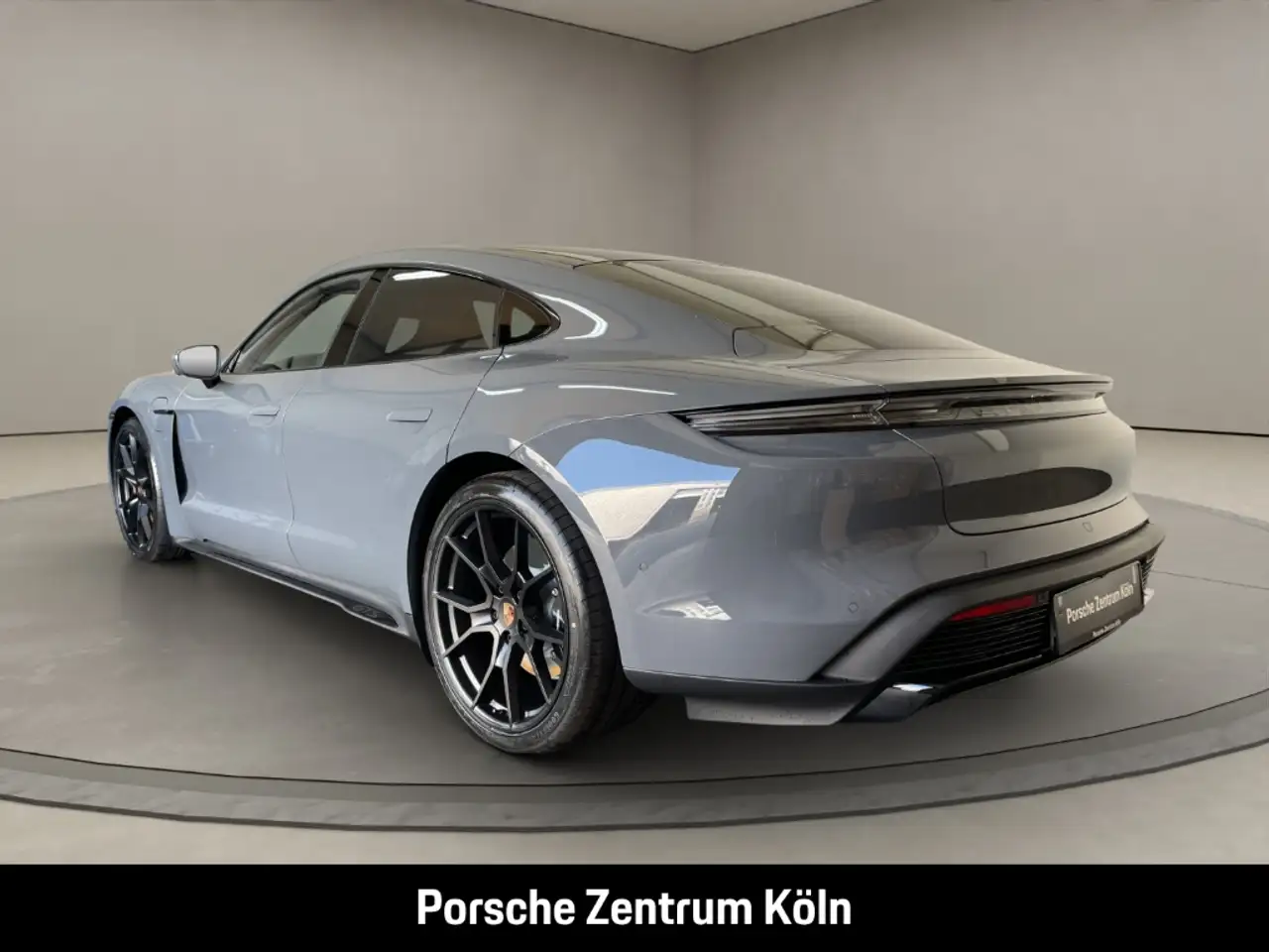 Porsche Taycan GTS HA-Lenkung InnoDrive Soft-Close 3