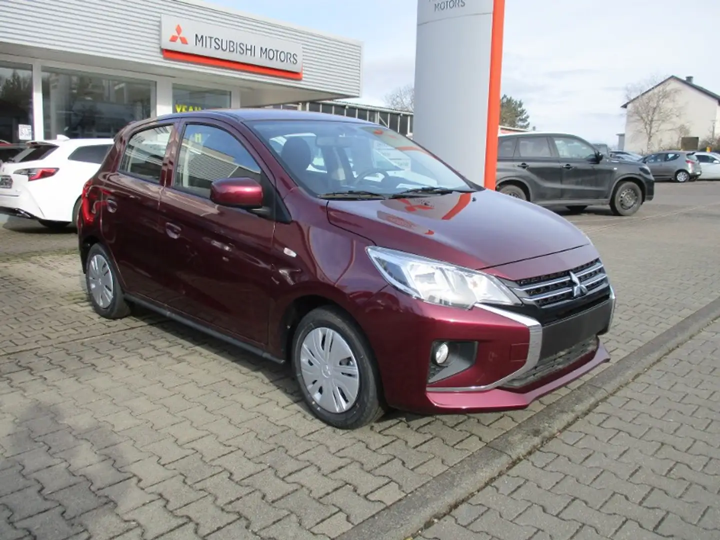 Mitsubishi Space Star Select 1.2 MIVEC 5-Gang Rojo - 2