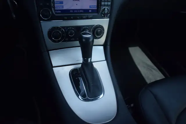 Mercedes-Benz CLK view 9